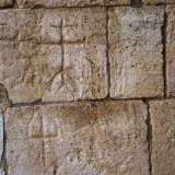 Il maniero � anche ricco di simboli dell�Ordine dei Templari. La loro presenza in Puglia tra XII e XIV secolo fu un importante supporto proprio a pellegrini e crociati diretti in Terra Santa